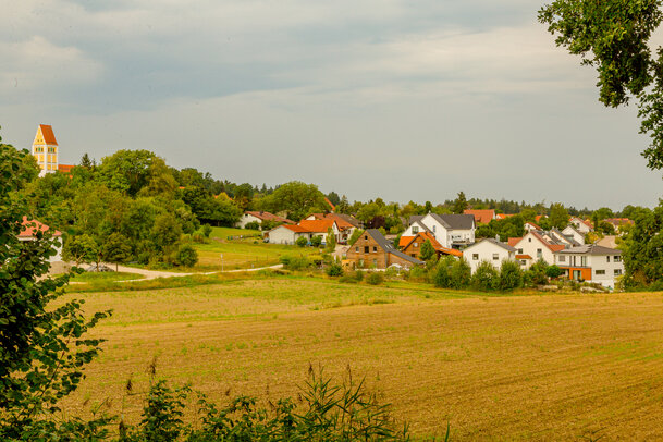 Thumbnail: _JA 40712 Kirche Hohenried, neue Siedlung Nordosten, super Gemeinschaft.jpg